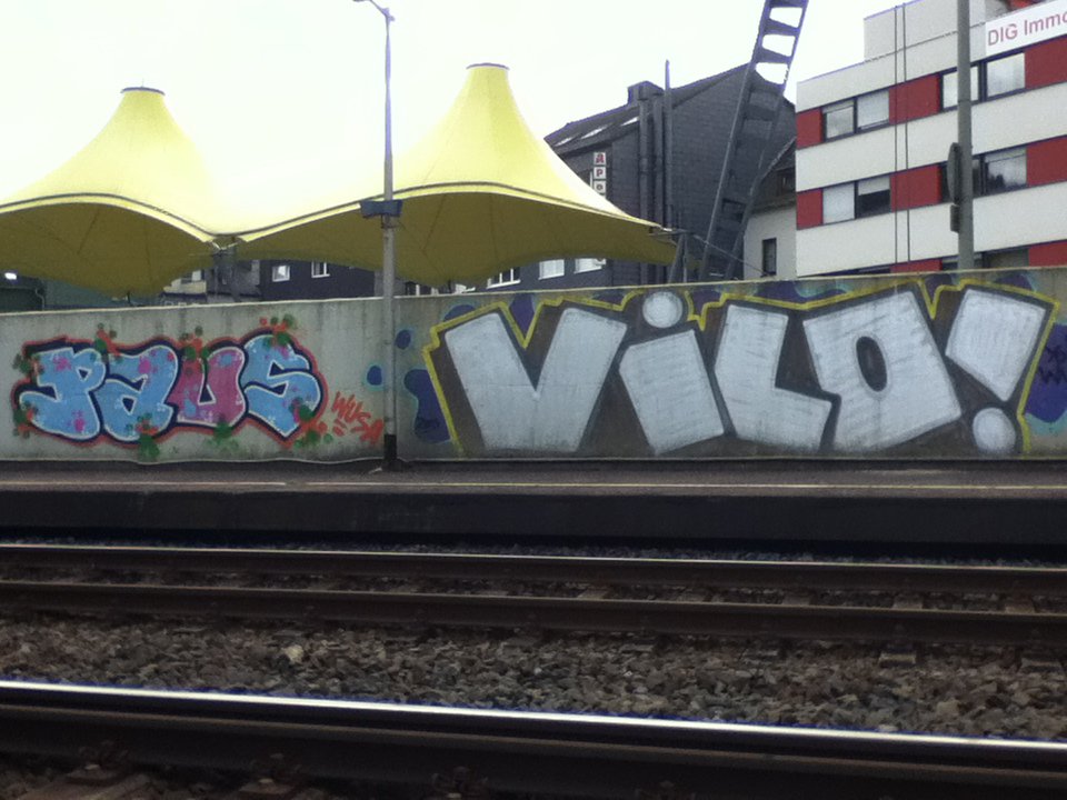 Graffiti Bombing - Photo by deinemudda