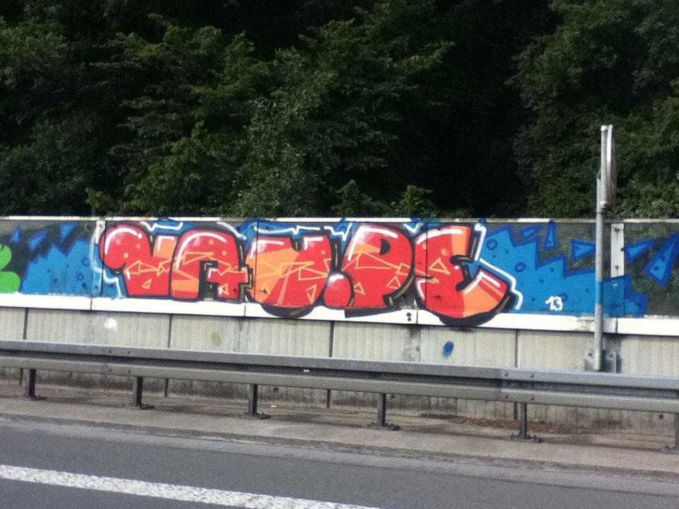 Graffiti Bombing - Photo by deinemudda