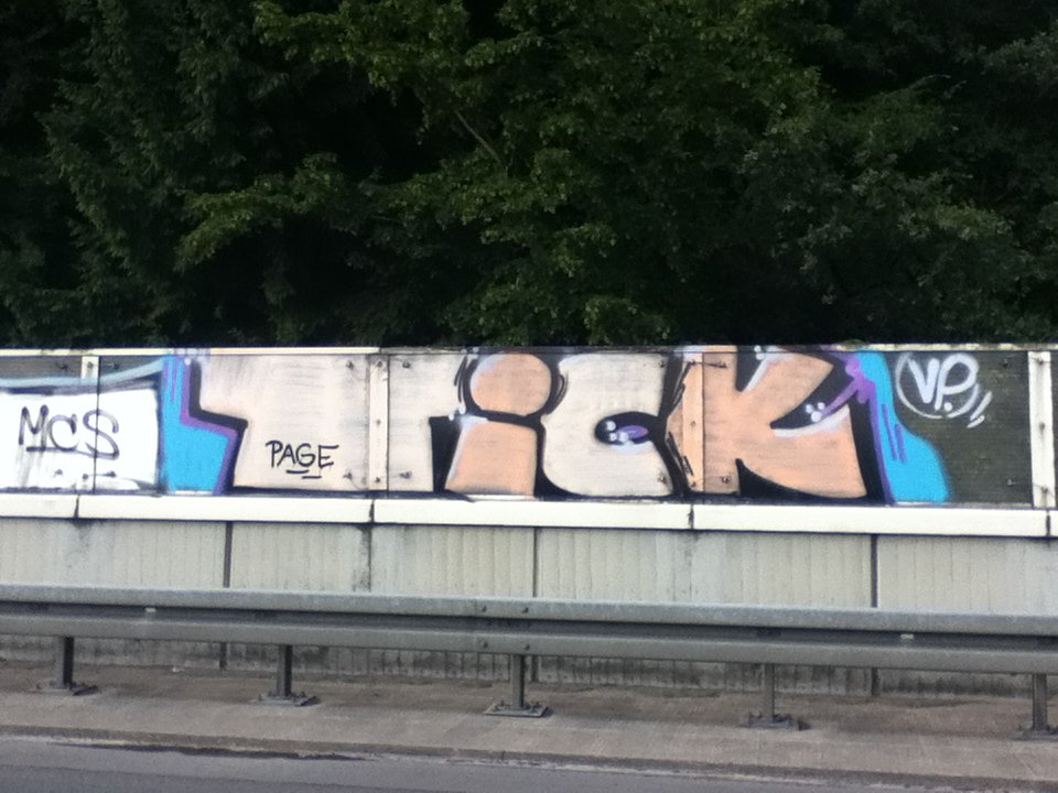 Graffiti Bombing - Photo by deinemudda