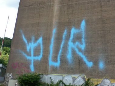 Graffiti Artwork - Photo by deinemudda