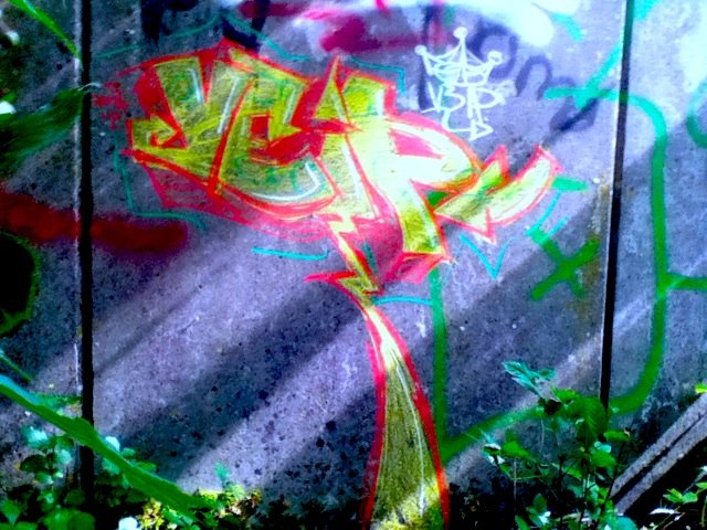 Graffiti Artwork - Photo by deinemudda