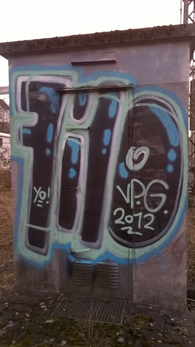 Graffiti Bombing - Photo by deinemudda - filo