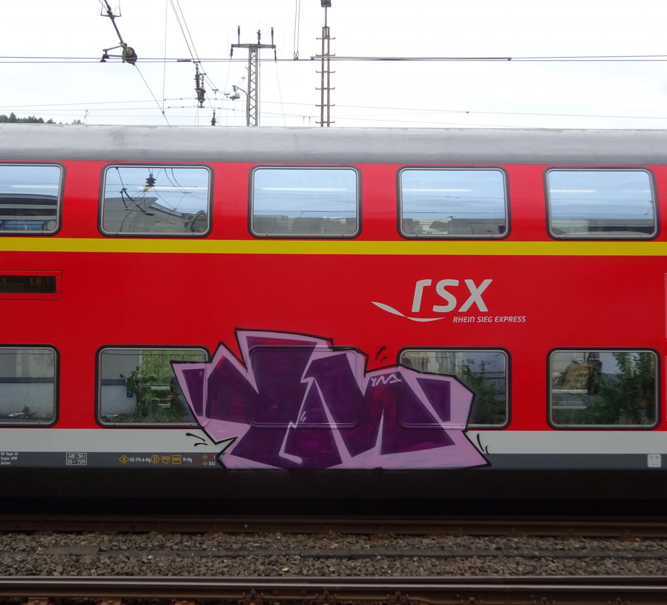 Graffiti Train - Photo by deinemudda