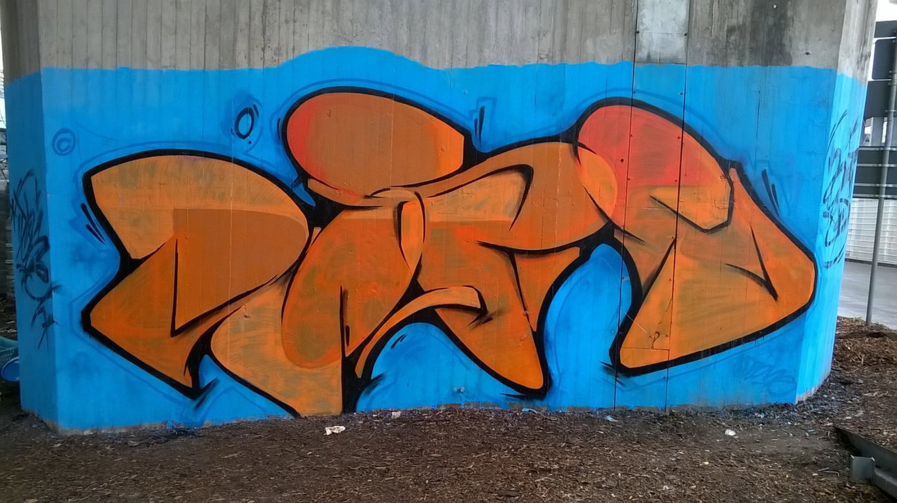 Graffiti Wall - Photo by deinemudda
