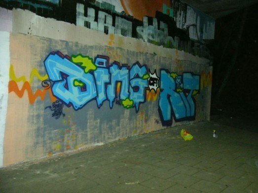 Graffiti Wall - Photo by derdubstepdingo - ding, ruit, sale (2012)