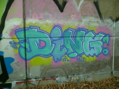 Graffiti Wall - Photo by derdubstepdingo - ding, sale, tose (2012)