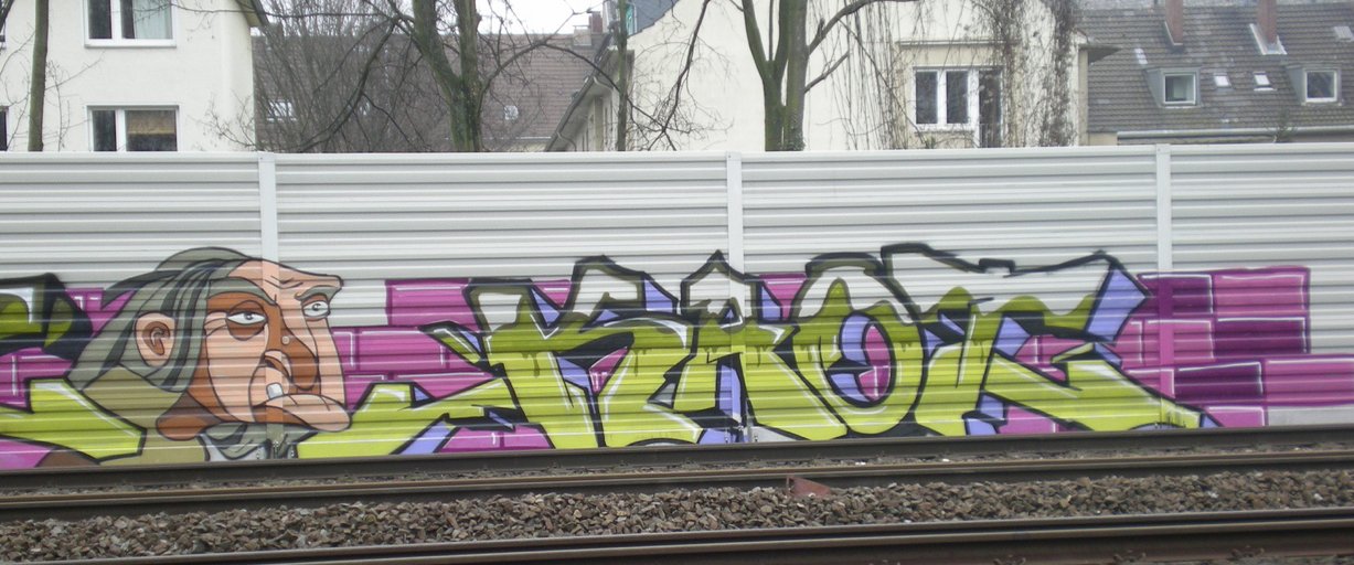 Graffiti Bombing - Photo by deringo - Kaot, 25, Pilz