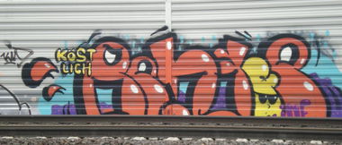 Graffiti Bombing - Photo by deringo