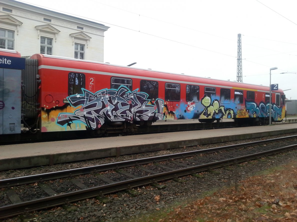 Graffiti Train - Photo by derschmock - Znek, Taro, Rost (2013)