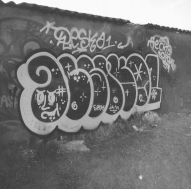 Graffiti Bombing - Photo by desko - hotspot (2014)