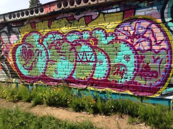 Graffiti Wall - Photo by desko