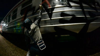 Graffiti Train - Photo by desseve7 - des, 7 (2013)