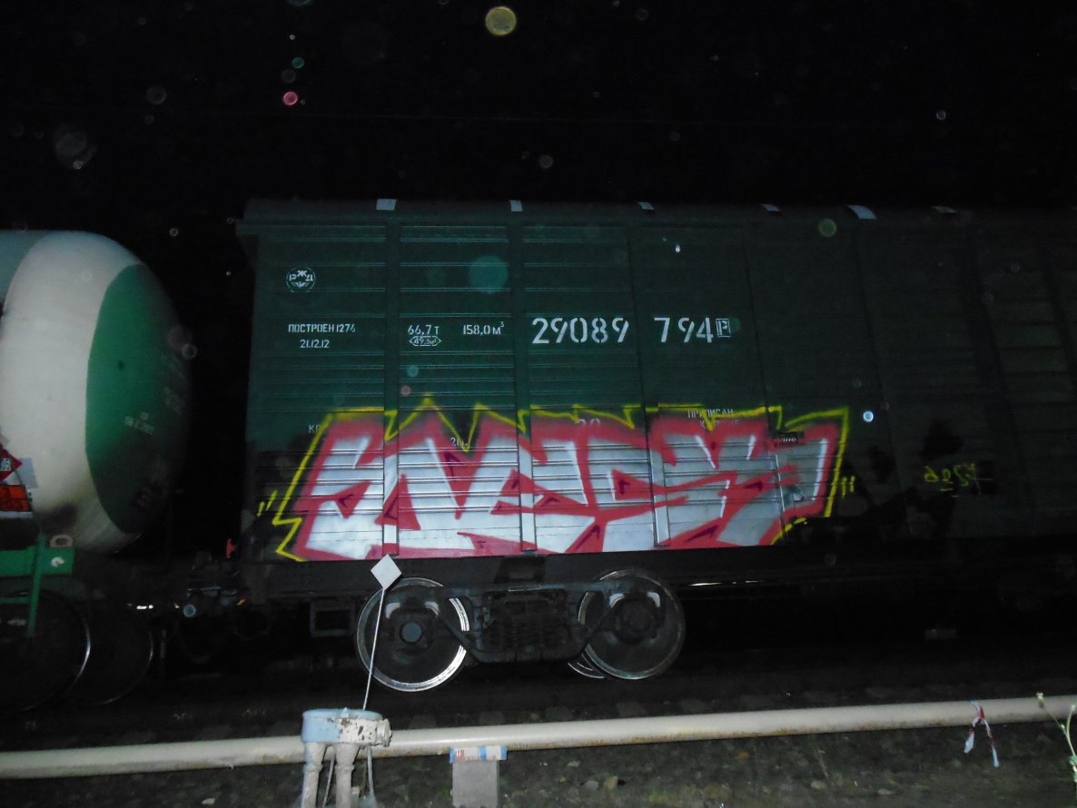 Graffiti Bombing - Photo by desseve7 - Des, 7