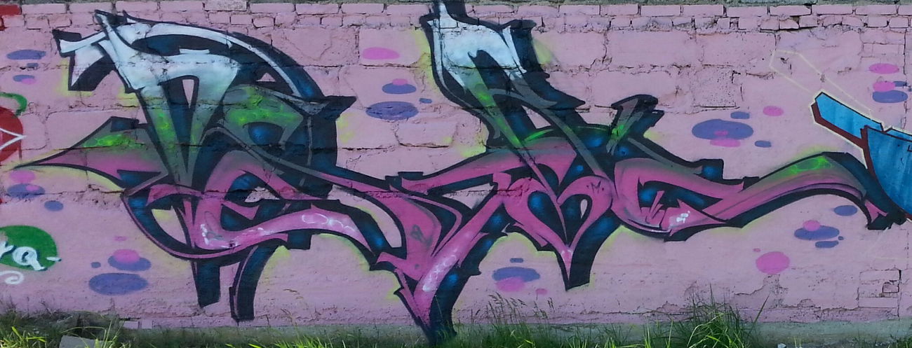 Graffiti Wall - Photo by destro