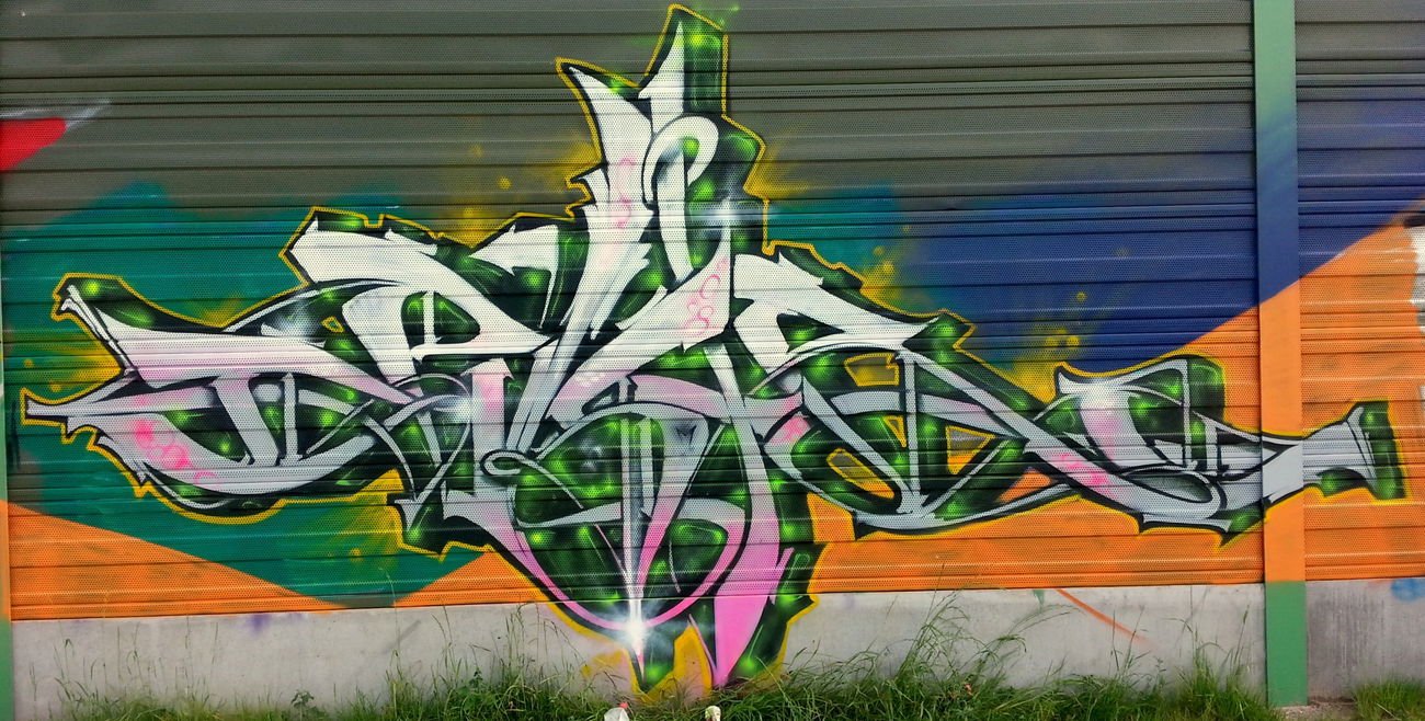 Graffiti Wall - Photo by destro