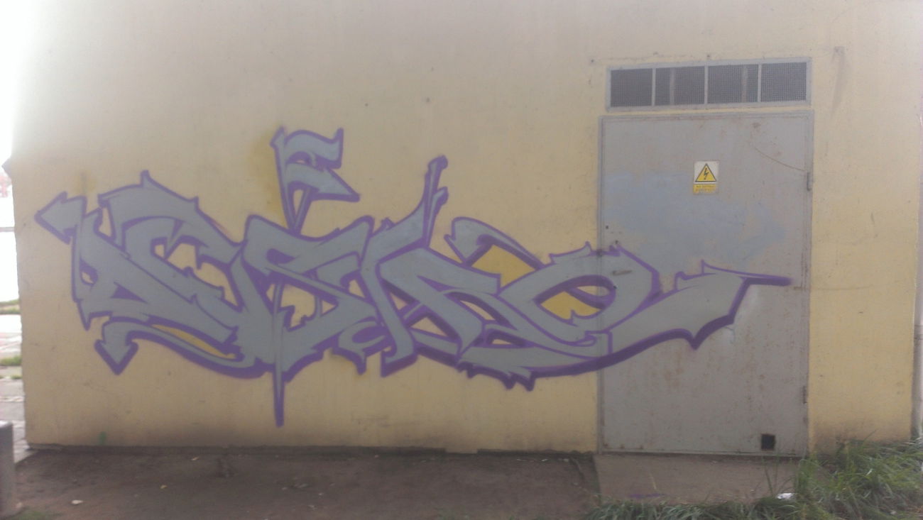 Graffiti Wall - Photo by destro