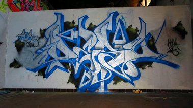 Graffiti Wall - Photo by desu (2013)