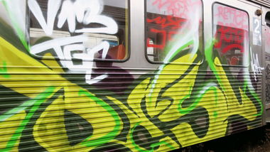 Graffiti Train - Photo by desu - desu (2014)