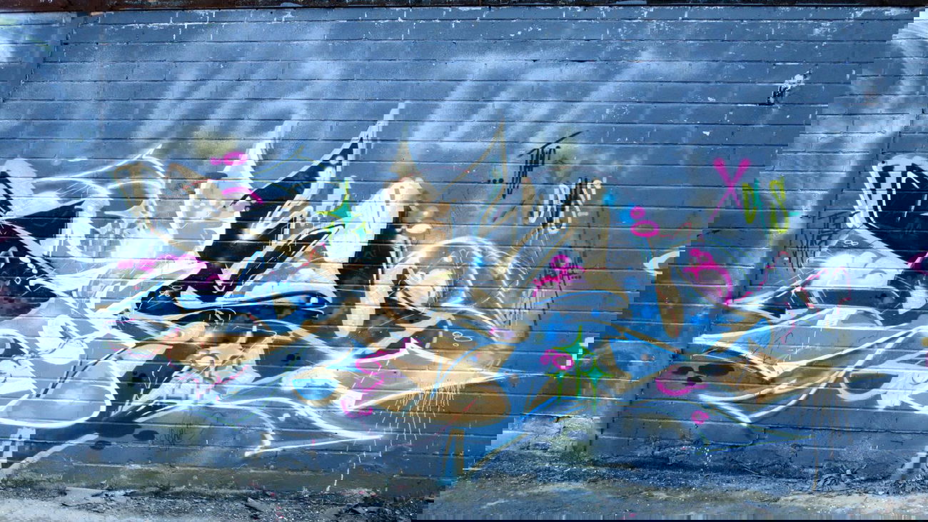 Graffiti Wall - Photo by desu (2014)