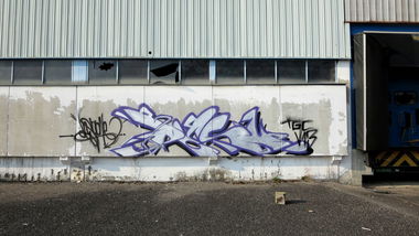 Graffiti Wall - Photo by desu - desu (2014)