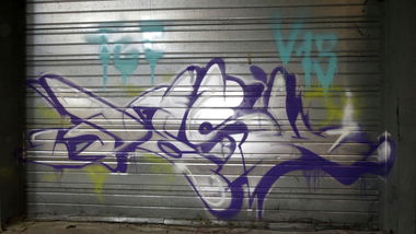 Graffiti Bombing - Photo by desu - desu (2014)