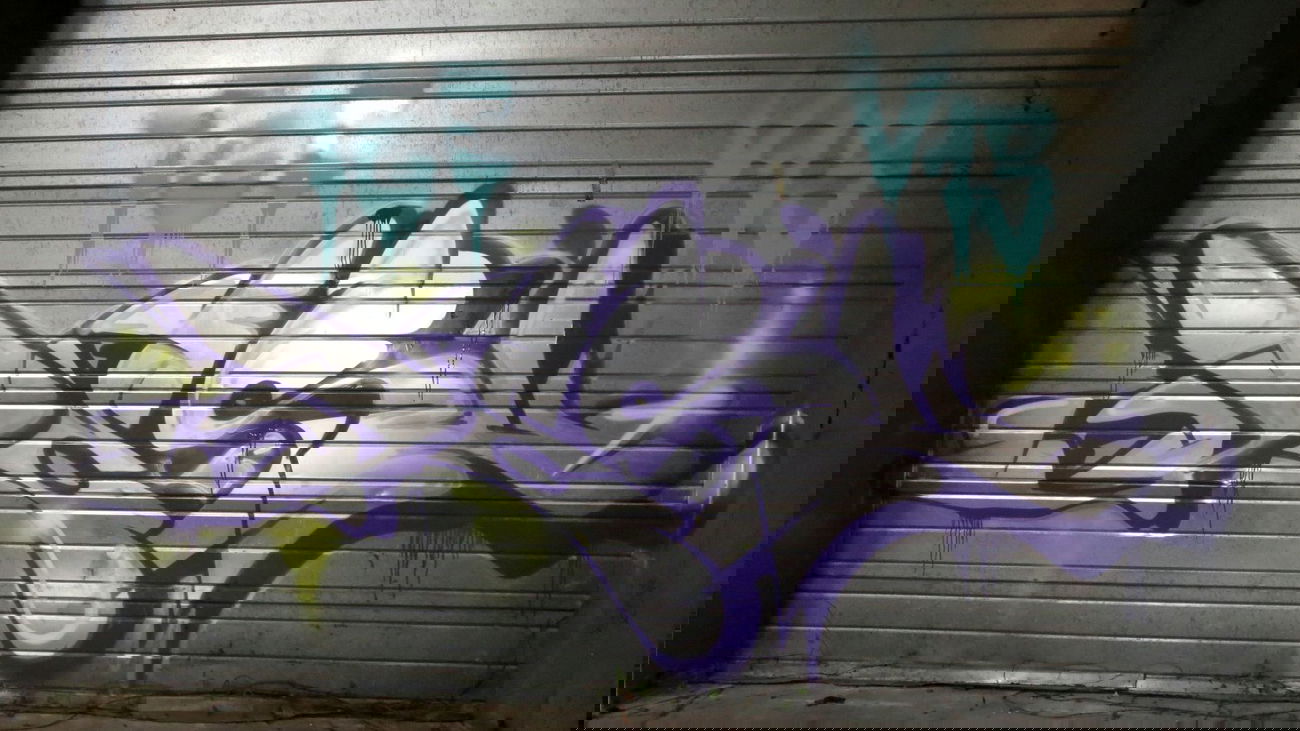 Graffiti Bombing - Photo by desu - desu (2014)