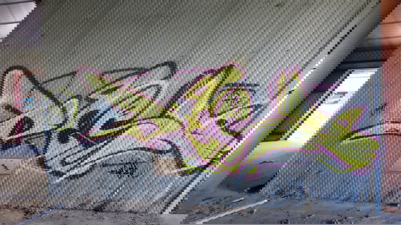 Graffiti Wall - Photo by desu - desu (2014)