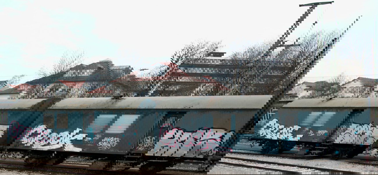 Graffiti Train in Eschelbronn - Photo by dewS - Crook, Creme, HCCB