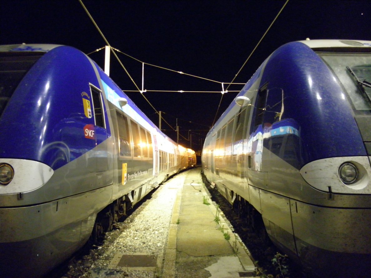 Graffiti Artwork - Photo by didoprdele1 - train, france (2012)