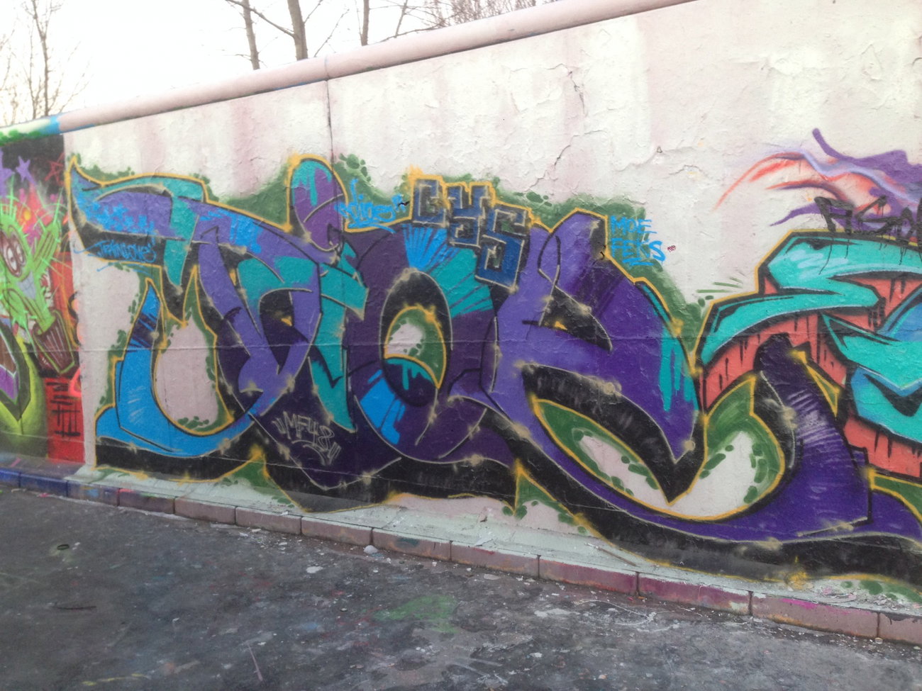Graffiti Wall - Photo by dioe48 - Dioe, cys