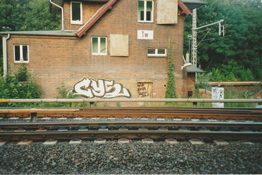 Graffiti Bombing - Photo by dioe48 - dioe, dio, akir