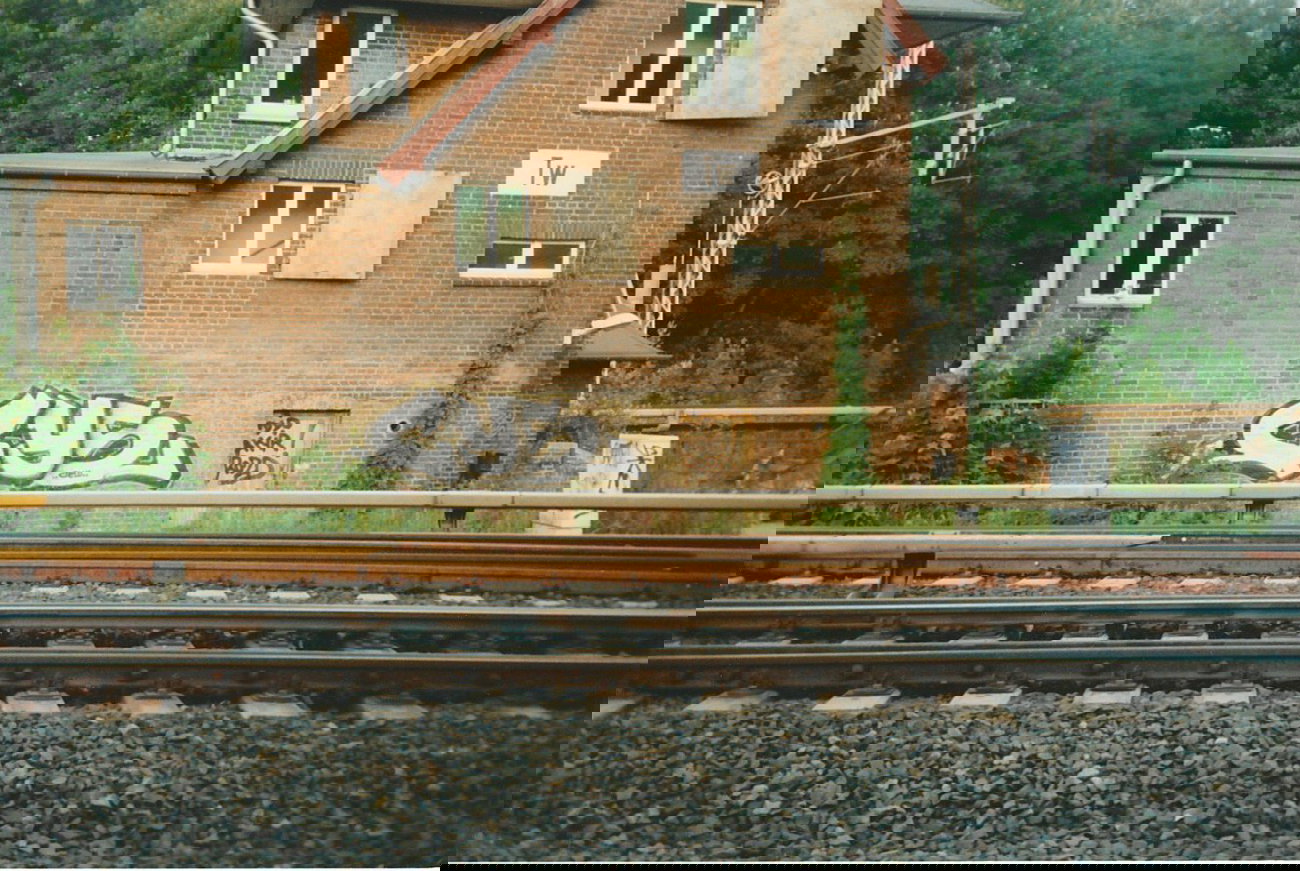 Graffiti Bombing - Photo by dioe48 - dioe, dio, akir