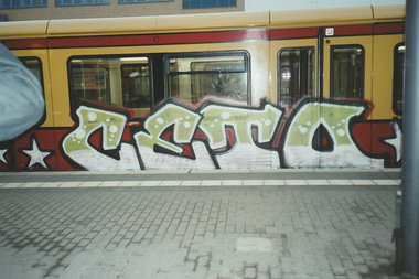 Graffiti Train - Photo by dioe48 - ceto