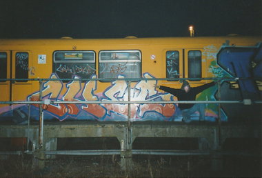Graffiti Train - Photo by dioe48 - ches, cmk, jkl (2005)