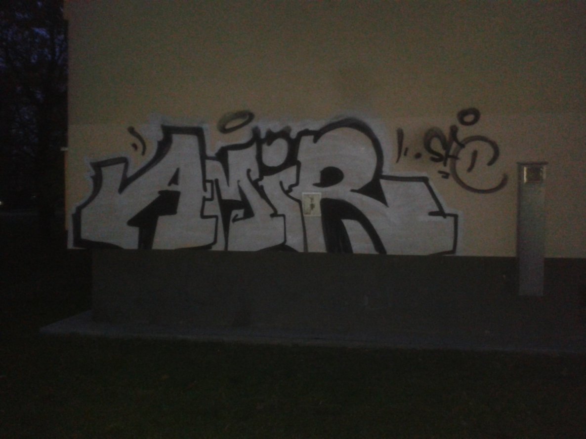 Graffiti Bombing - Photo by dirtistajl - Melanzowo