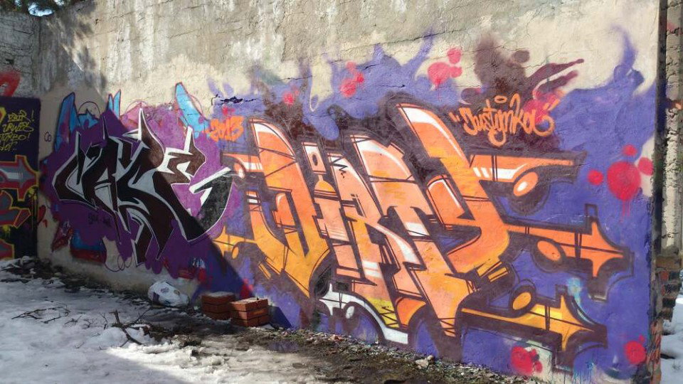 Graffiti Wall - Photo by dirts