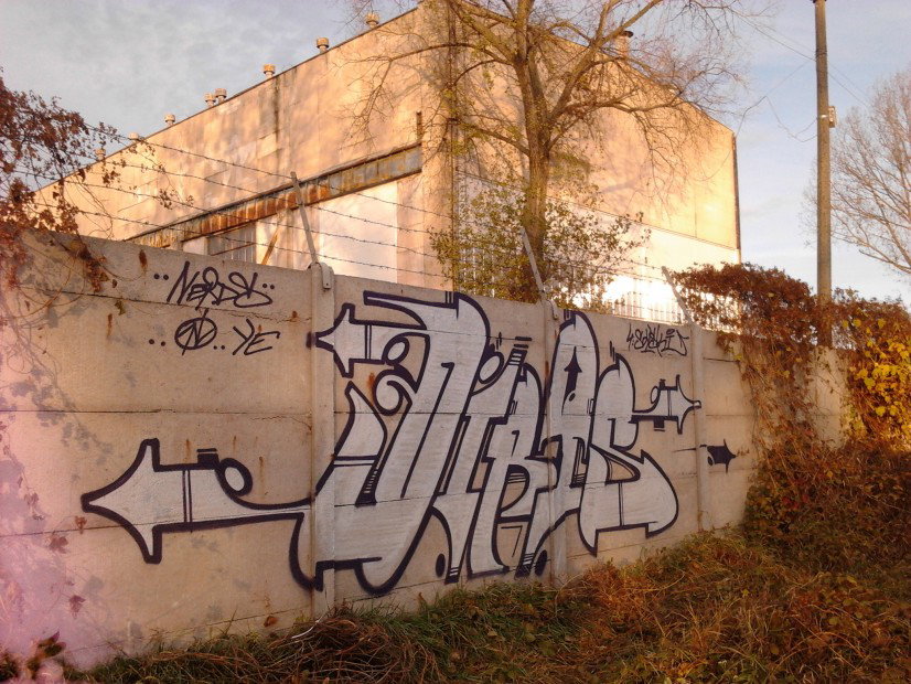 Graffiti Wall - Photo by dirts (2012)