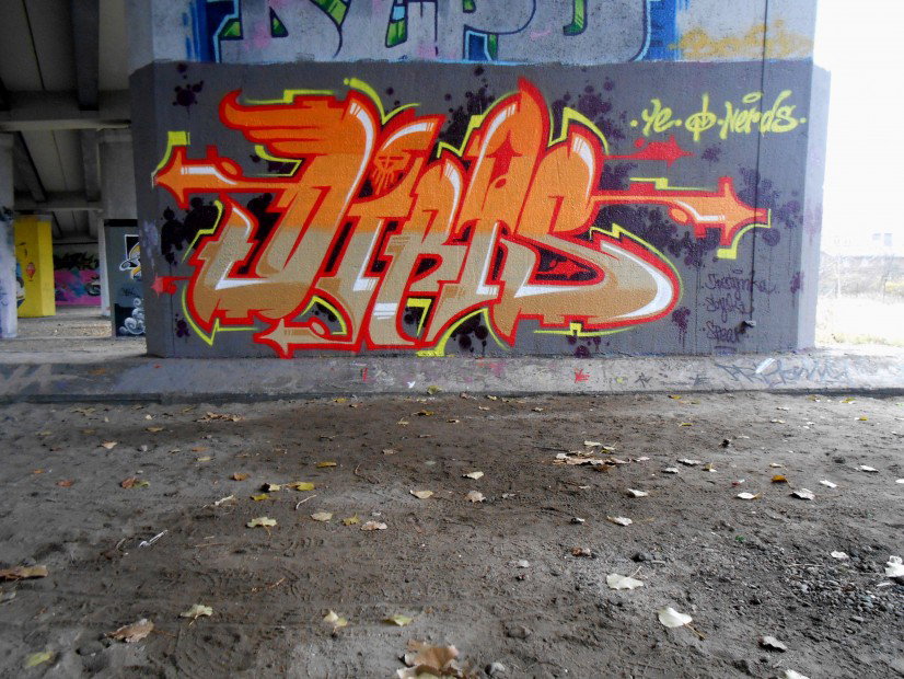 Graffiti Wall - Photo by dirts