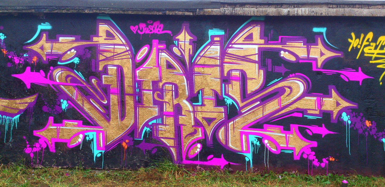 Graffiti Wall - Photo by dirts