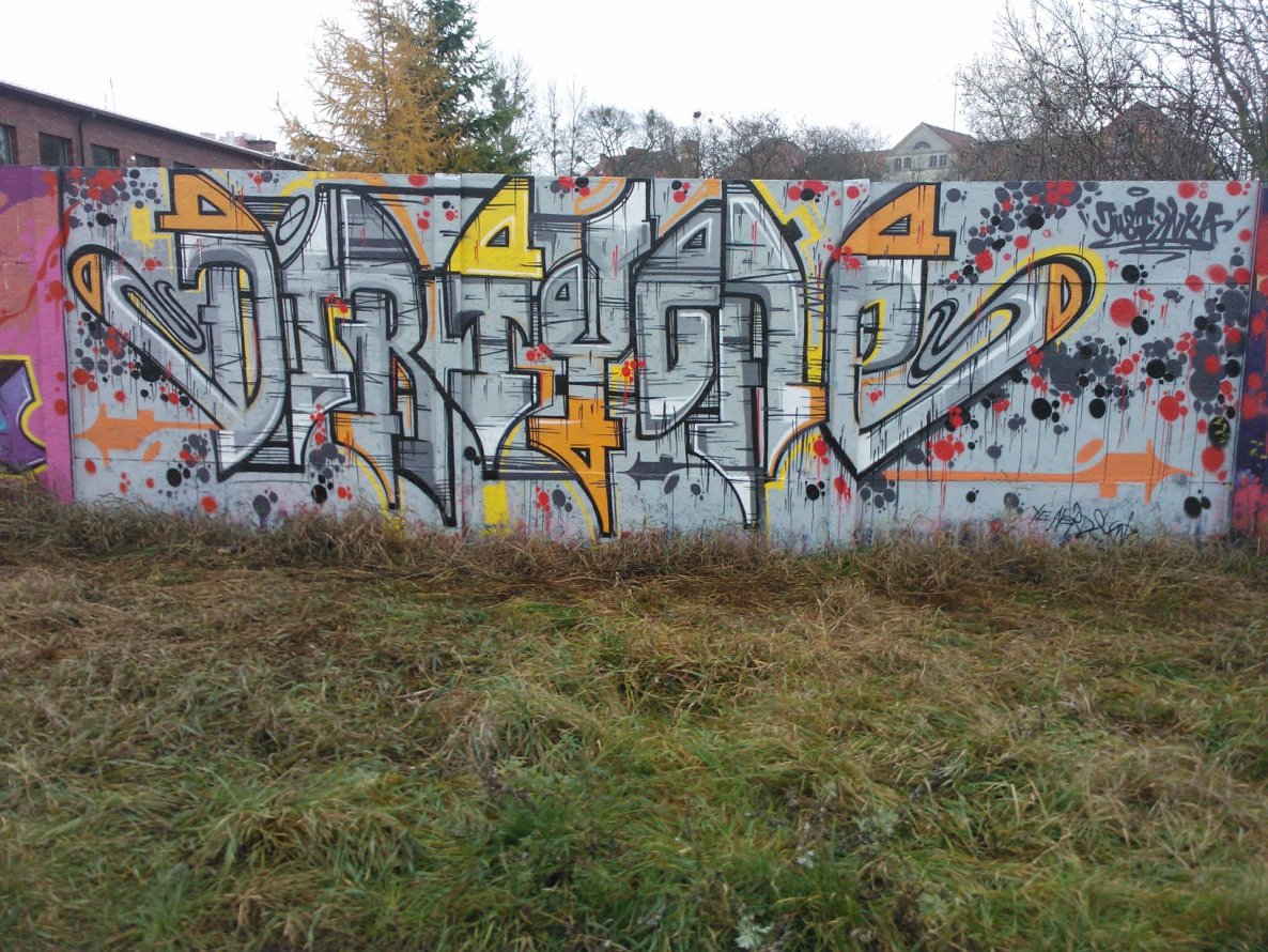 Graffiti Wall - Photo by dirts