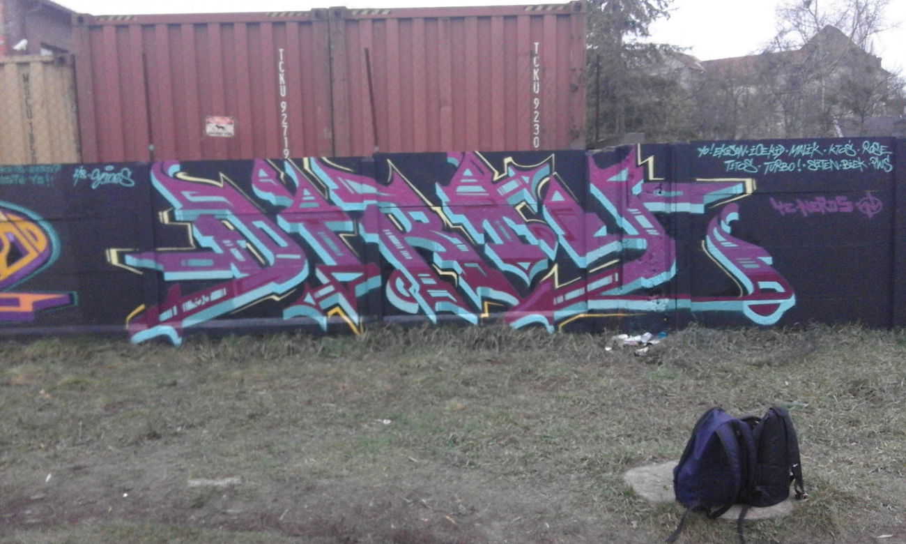 Graffiti Wall - Photo by dirts - Dirty, Dirtyone (2015)