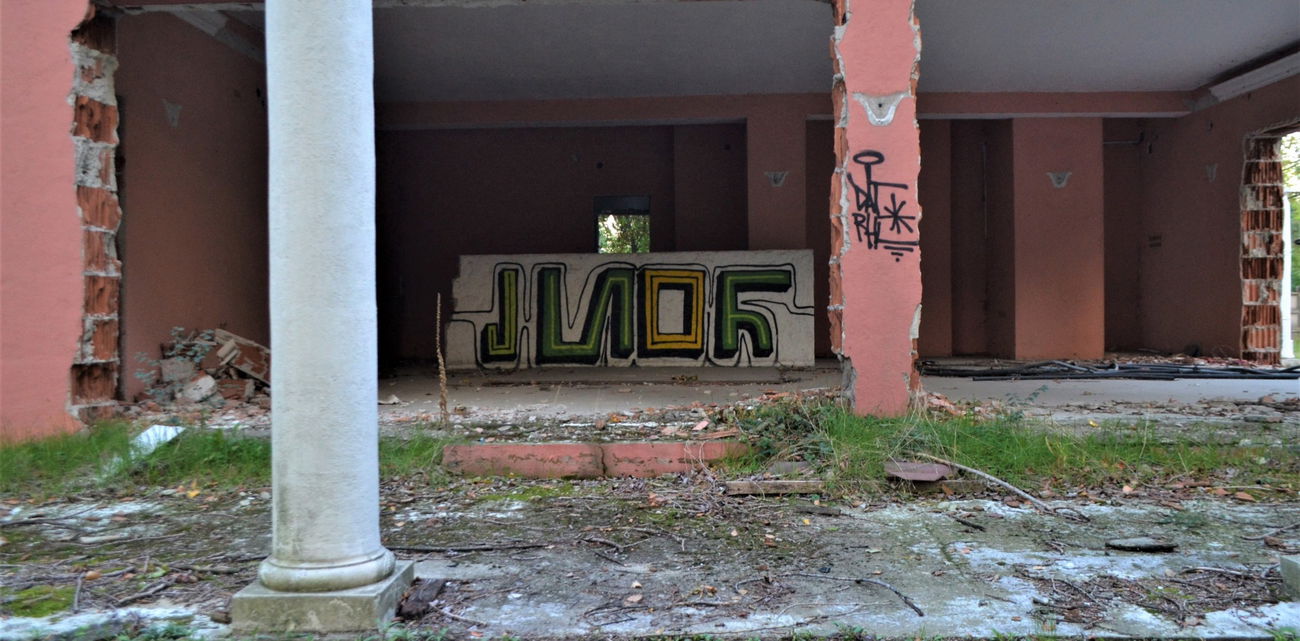 Graffiti Bombing - Photo by dirtyartterror (2017)