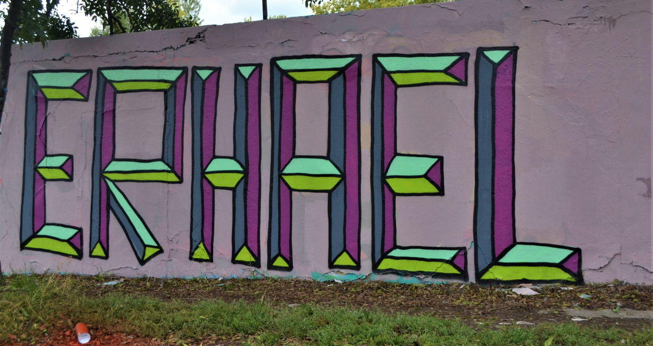 Graffiti Wall in Budapest - Photo by dirtyartterror - rhl, erhael (2017)