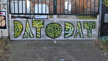 Graffiti Bombing - Photo by dirtyartterror - datodat, aid, info (2015)