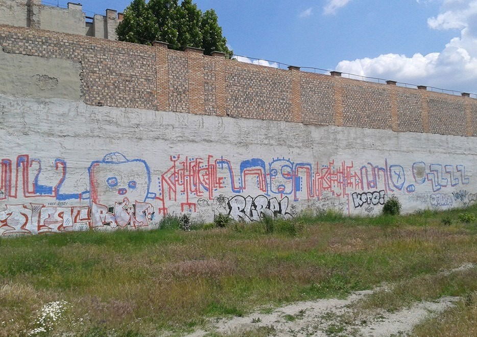 Graffiti Bombing - Photo by dirtyartterror - infopapa, naamloozz