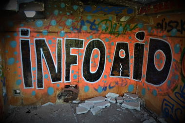 Graffiti Bombing - Photo by dirtyartterror - rhl (2017)