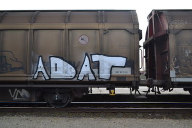 Graffiti Train - Photo by dirtyartterror - adat (2015)
