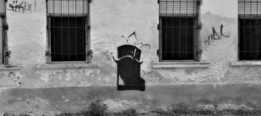 Graffiti Street Art - Photo by dirtyartterror - musztafa, dat, budapest