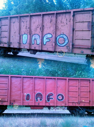 Graffiti Train - Photo by dirtyartterror - info (2013)