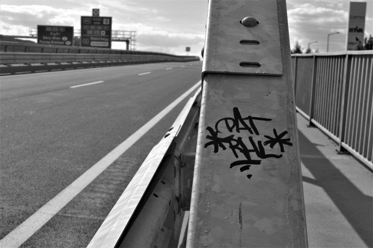 Graffiti Bombing - Photo by dirtyartterror (2017)